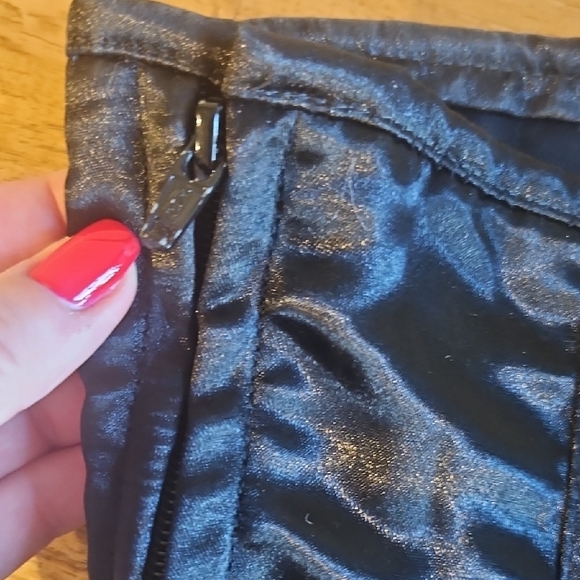 Sexy Black Satin Corset - Picture 5 of 7